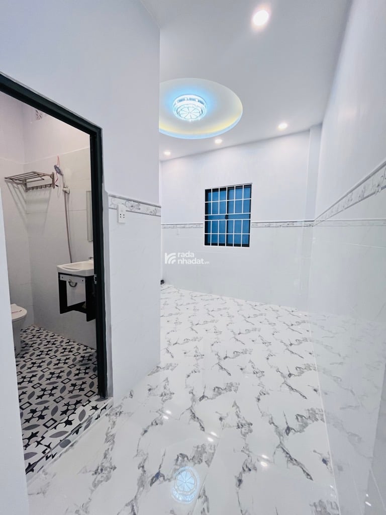 Nhà mới DTSD 80m2 3PN , có sân để xe rộng rãi , SHR nở hậu , Khu hiện hữu 3,99 tỷ