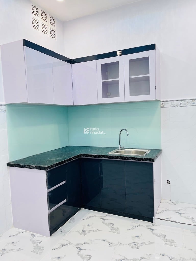 Nhà mới DTSD 80m2 3PN , có sân để xe rộng rãi , SHR nở hậu , Khu hiện hữu 3,99 tỷ