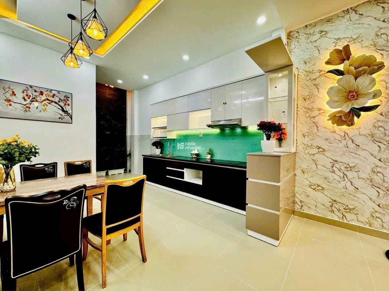 Bán nhanh căn nhà ngay Phạm Văn Đồng, Thủ Đức. Giá: 2 tỷ 320tr/ 68,3m2, sổ hồng riêng 
