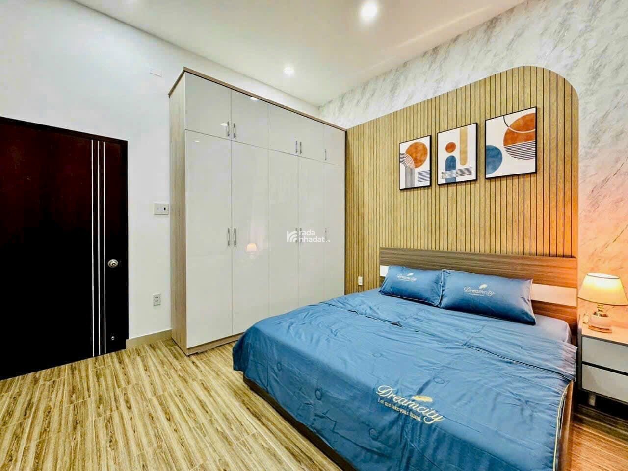 Bán nhanh căn nhà ngay Phạm Văn Đồng, Thủ Đức. Giá: 2 tỷ 320tr/ 68,3m2, sổ hồng riêng 