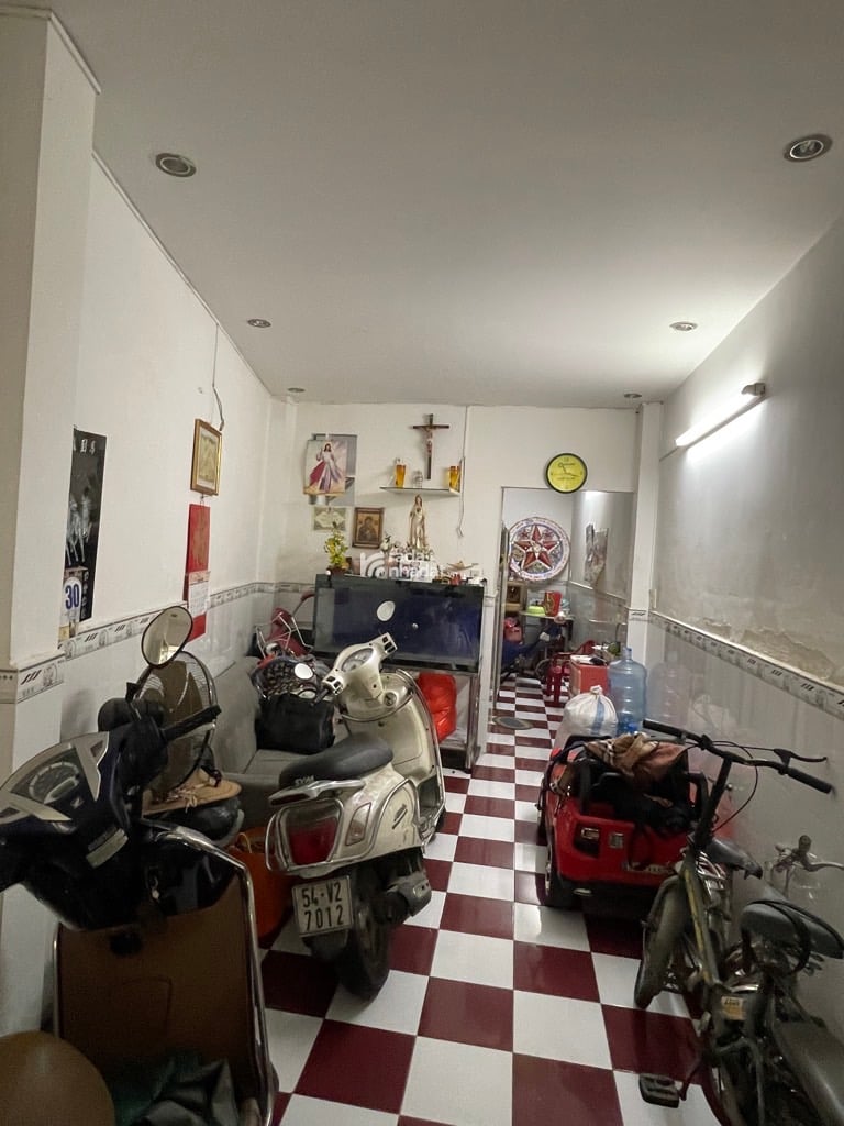 HẺM XE HƠI, LẠC LONG QUÂN, TÂN BÌNH, 35M2 CÓ KC Ở NGAY. GIẢM 350TR CHỈ 4.6T TL 