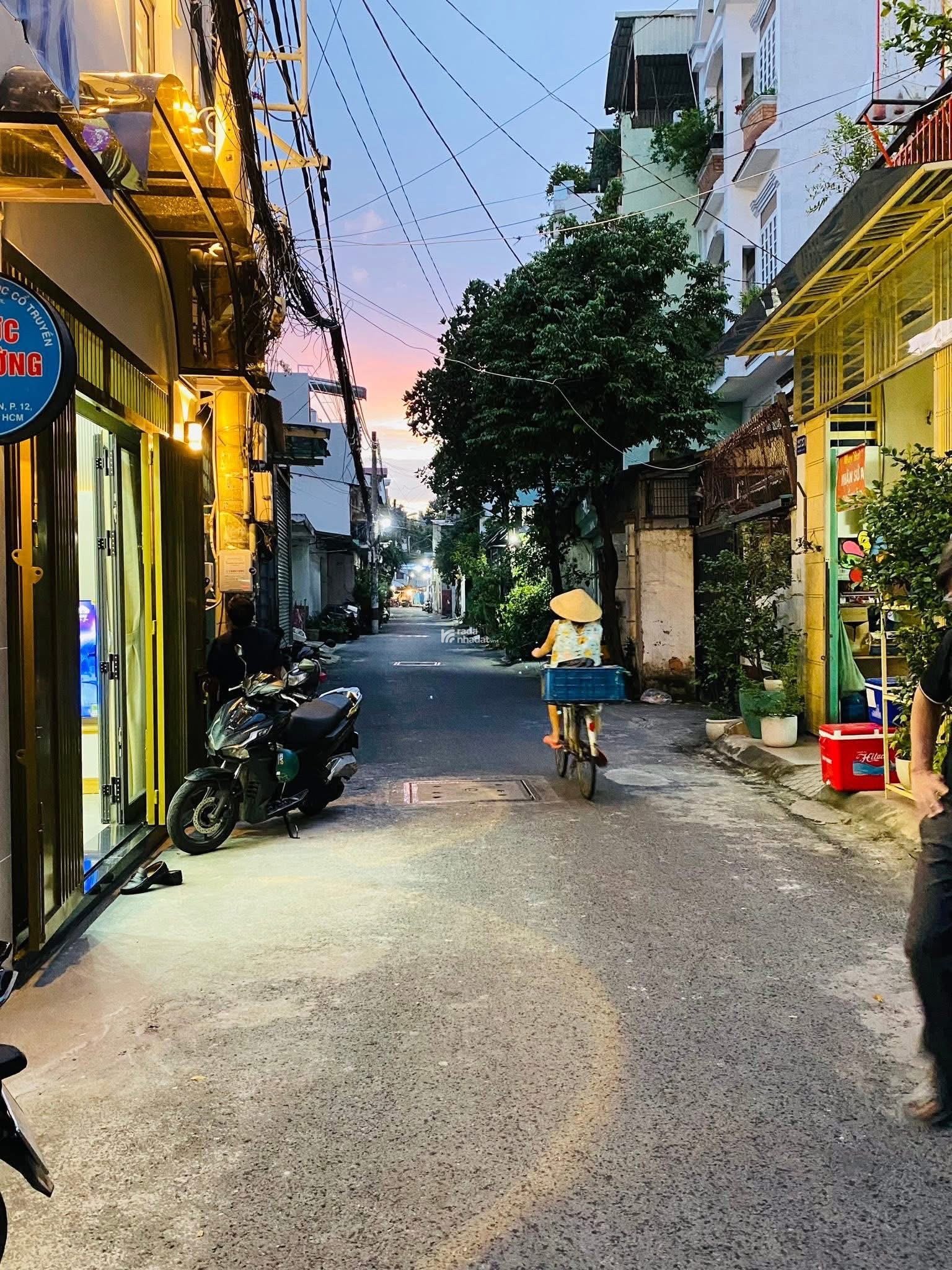 NHÀ MỚI FULL NỘI THẤT - 3 TẦNG XE HƠI ĐỖ CỬA - KẾ TÂN BÌNH - CHỈ 5.98 TỶ TL