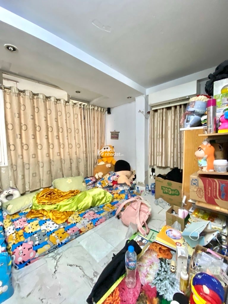 Mô tả: Kết cấu trệt  lửng 2 lầu sân thượng đúc BTCT 3PN, 4WC. Hẻm xe tải thông tứ tung. Thích h