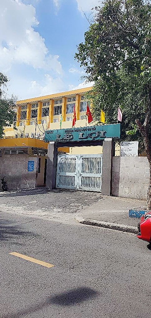 Bán nhà  gần đường tây thạnh lê trọng tấn chế lan viên .    phường tây thạnh