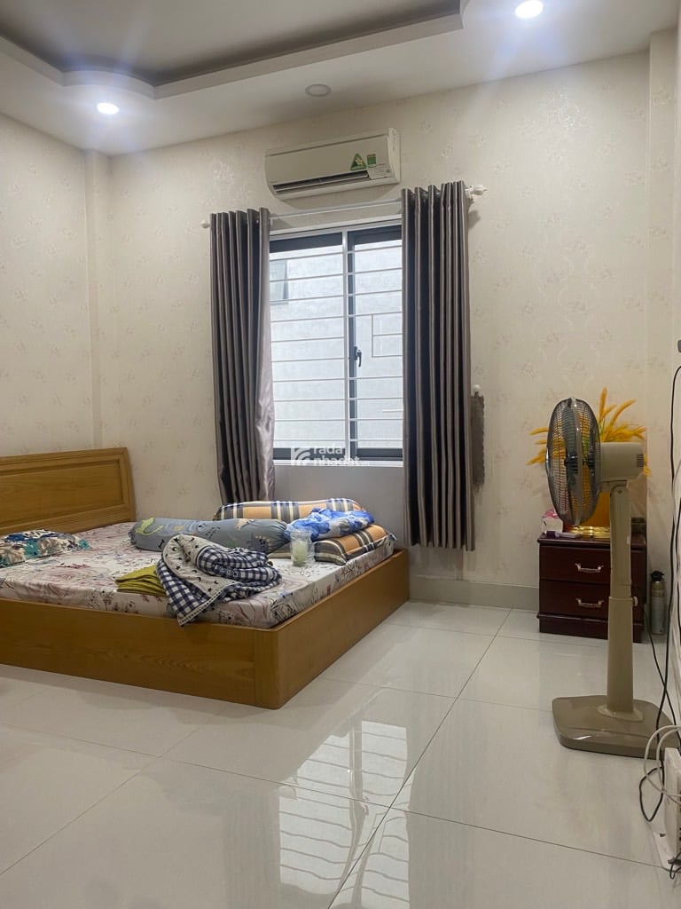  BÁN NHÀ 3 LẦU MÁI CHE THANG BTCT - XE HƠI NGỦ TRONG NHÀ ĐƯỜNG TÊN LỬA 