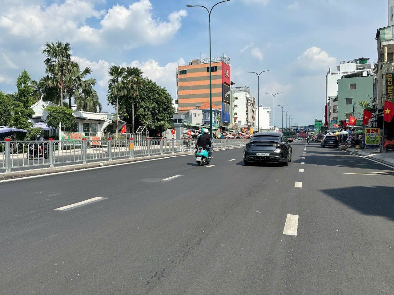 Bán đất tặng nhà C4 ngang 10m 240m2 hẻm 496 Dương Quảng Hàm tiện xây mới 21 tỷ hơn.