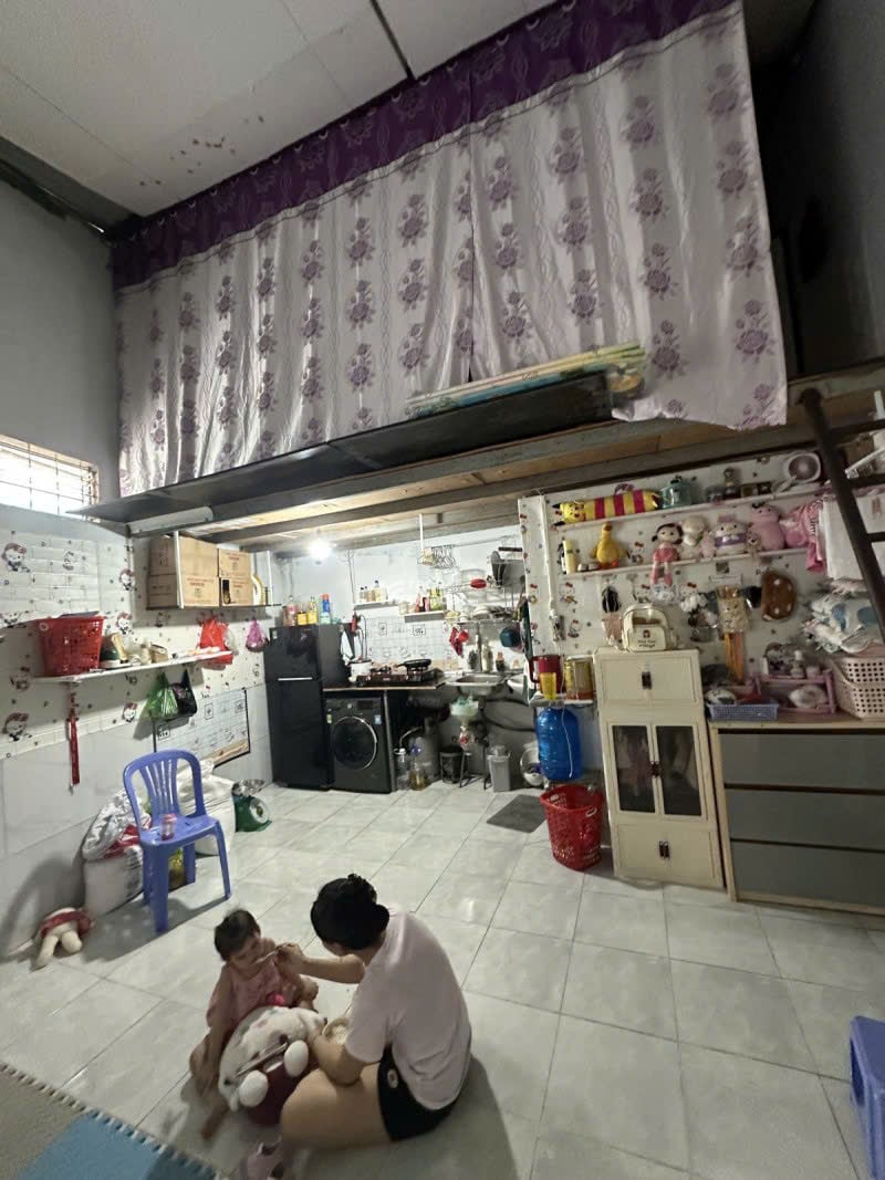 Bán đất tặng nhà C4 ngang 10m 240m2 hẻm 496 Dương Quảng Hàm tiện xây mới 21 tỷ hơn.