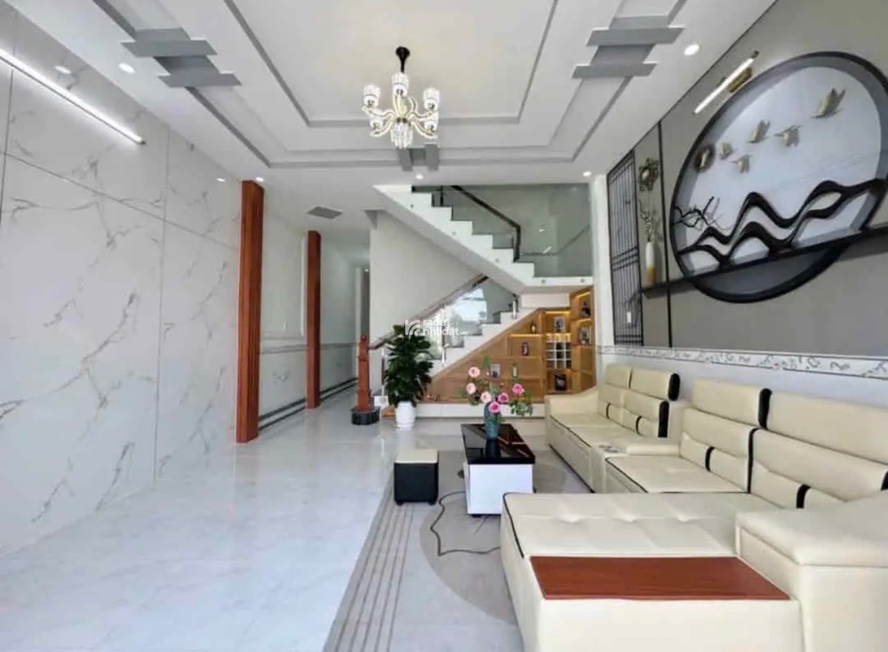 Chính chủ cần bán nhà phố mặt tiền Phạm Văn Thành Phường 4, TP. Tân An SHR 2tỷ3 80m2