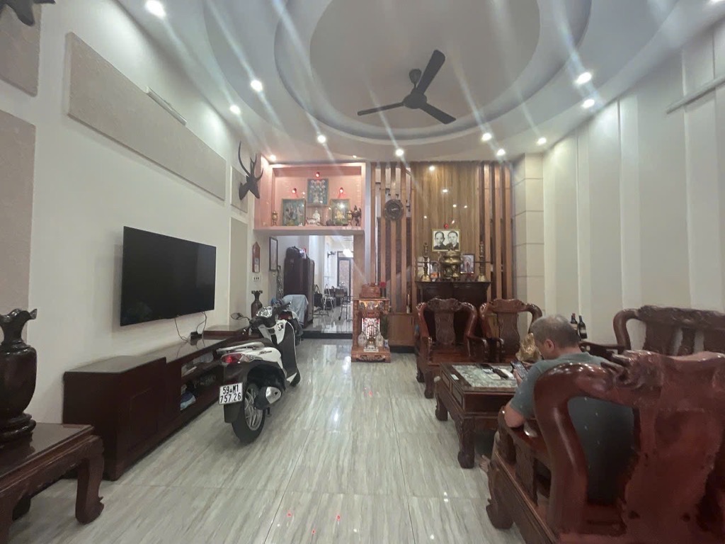 Vị trí: Hẻm 2 xe tải tránh nhau, cách mặt by irnf Minh Phụng 30m