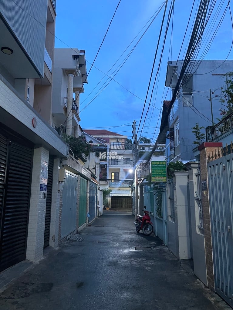 BÁN NHÀ, HẺM NHỰA Ô TÔ TRÁNH NHAU, SÁT NGÃ TƯ THỦ ĐỨC, 65m2 CHỈ 6,2 TỶ.