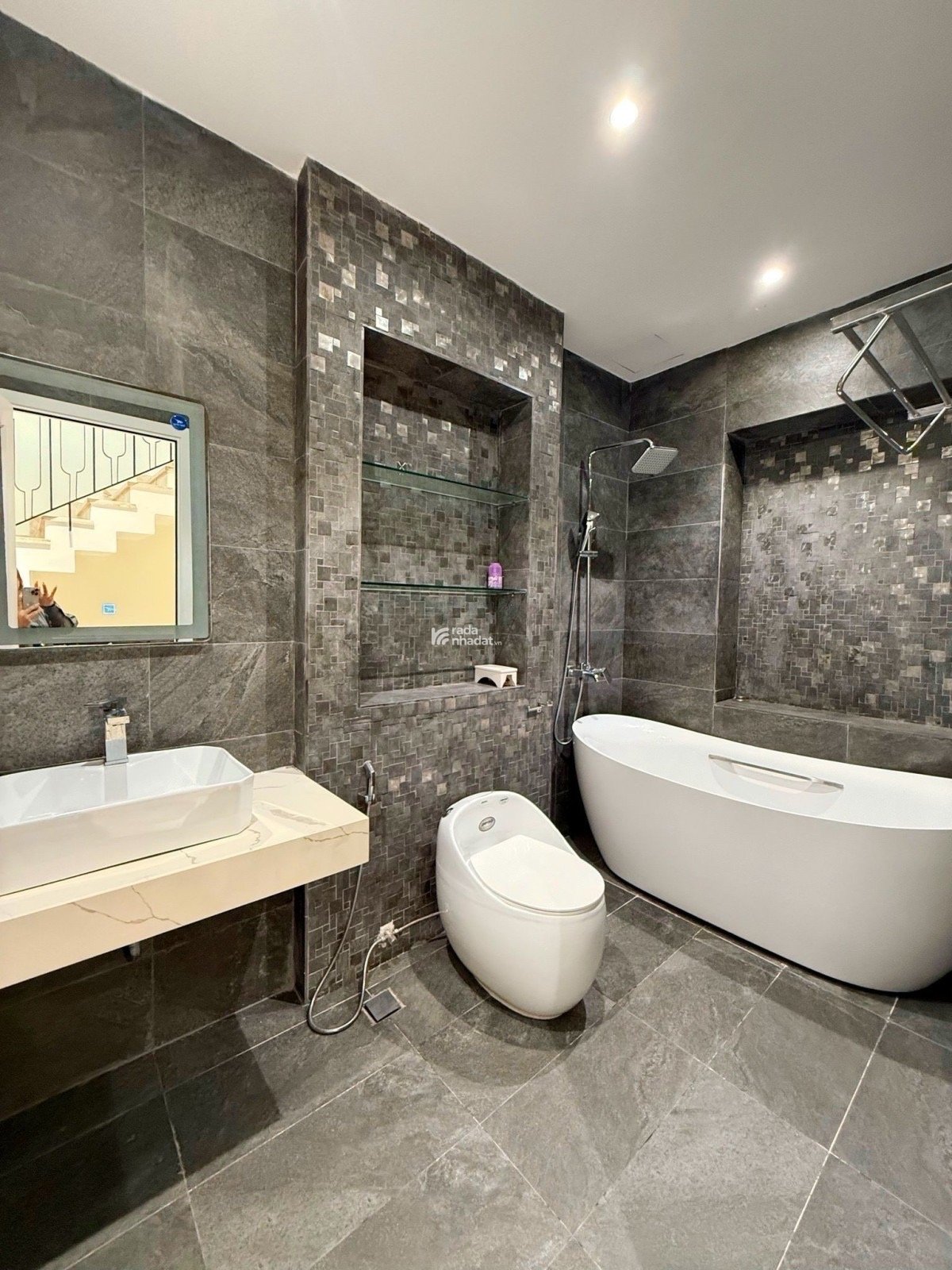 NHÀ NẰM TRONG KHU VĂN PHÒNG - SPA - THẨM MỸ VIỆN -  THUẬN TIỆN KINH DOANH