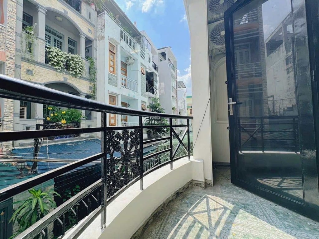 TOÀ CHDV 4 TẦNG PHAN XÍCH LONG PN - HẺM XE HƠI 4M - NGANG 4.4M - THU NHẬP 600 TRIỆU/ NĂM