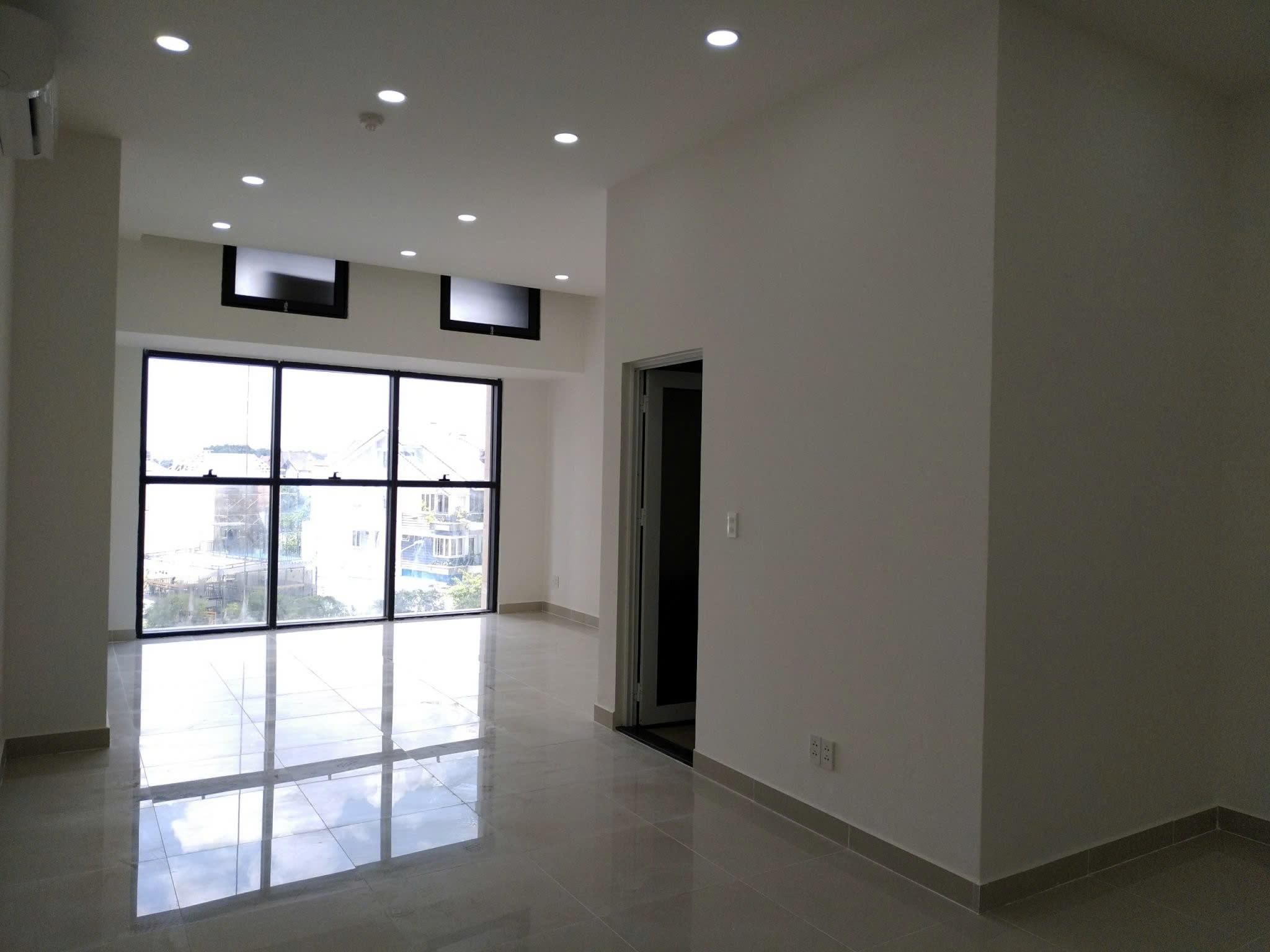 Bán căn 1PN 3,85 tỷ tại The Sun Avenue, 45m2, NTCB, đã có sổ hồng, vào ở ngay