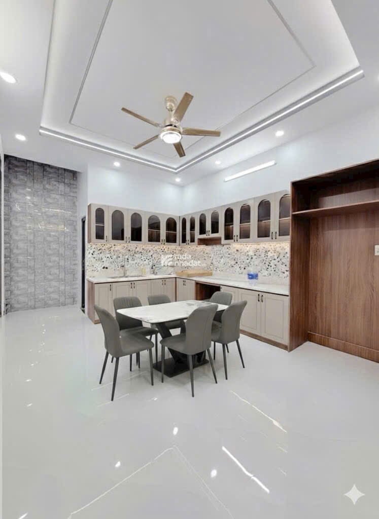NHÀ MỚI ĐẸP VỪA MỚI XÂY 3 TẦNG 