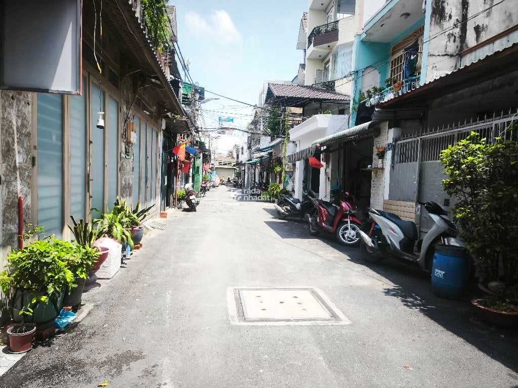 NHÀ 4 TẦNG MỚI XÂY VÀO Ở NGAY THIẾT KẾ HIỆN ĐẠI - HẺM XE HƠI VÀO NHÀ - NGANG HIẾM 5.15M - KHÔNG LỘ 