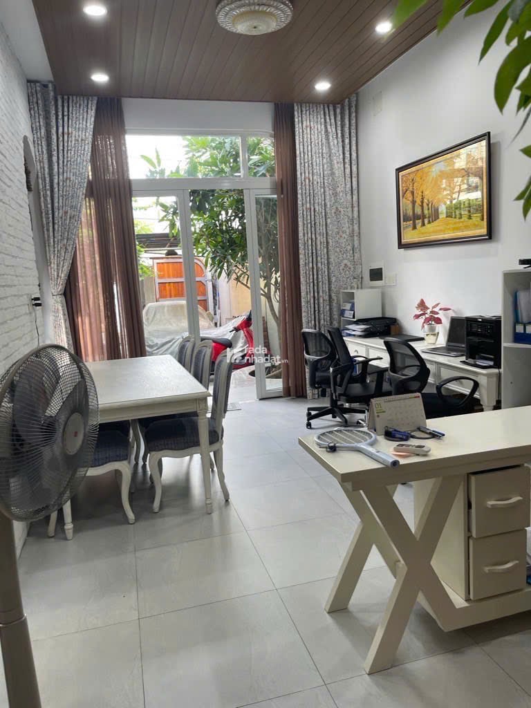 Nhà Siêu Đẹp Thiết Kế Bởi Kiến Trúc Sư Nổi Tiếng 1 trệt 2 Lầu- LoTTe Mart Nguyễn Văn Lượng