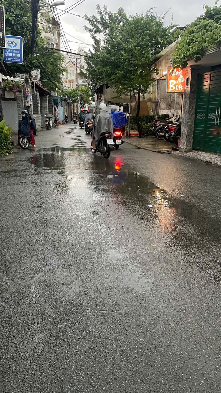 Nhà Siêu Đẹp Thiết Kế Bởi Kiến Trúc Sư Nổi Tiếng 1 trệt 2 Lầu- LoTTe Mart Nguyễn Văn Lượng