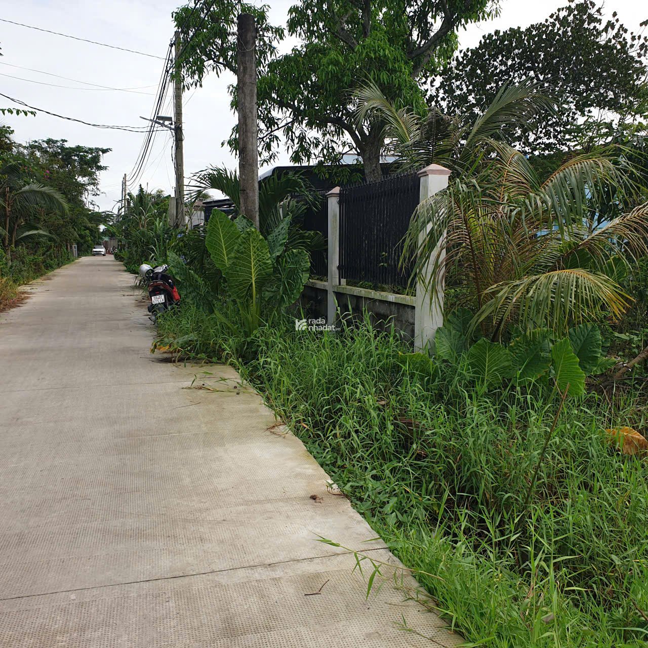 Đất mặt tiền đường bê tông rộng 4m,  cách Công viên Võ Văn Tần khoảng 3,5km