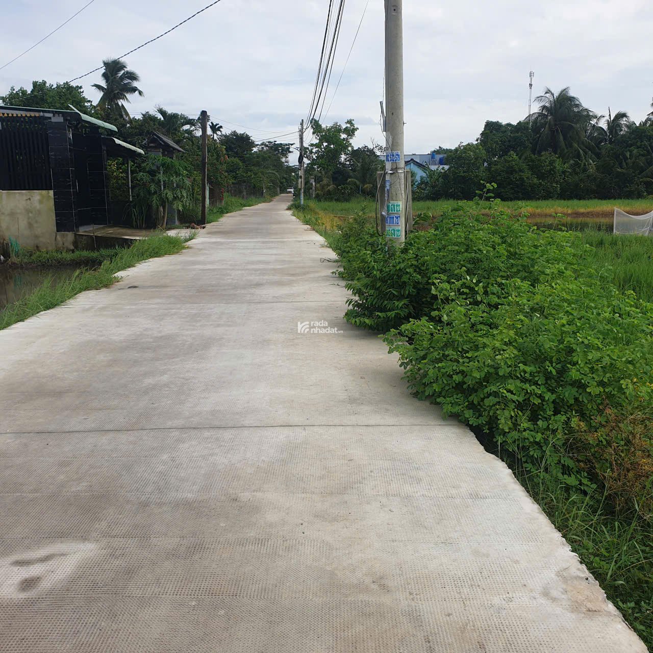 Đất mặt tiền đường bê tông rộng 4m,  cách Công viên Võ Văn Tần khoảng 3,5km