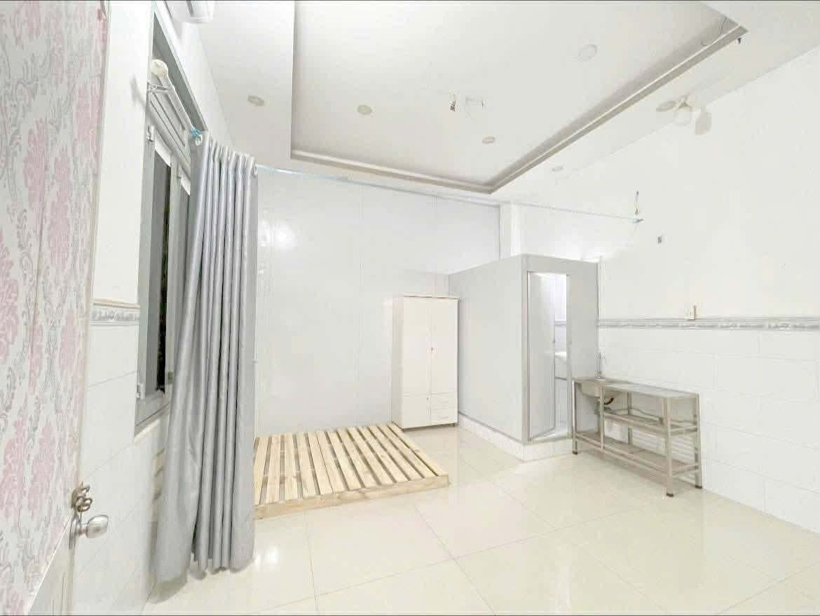  BÁN CĂN HỘ DỊCH VỤ 6 TẦNG, 14 PHÒNG  1 KI ỐT, DÒNG TIỀN 45 TRIỆU/ THÁNG, GẦN CHỢ HIỆP THÀNH-