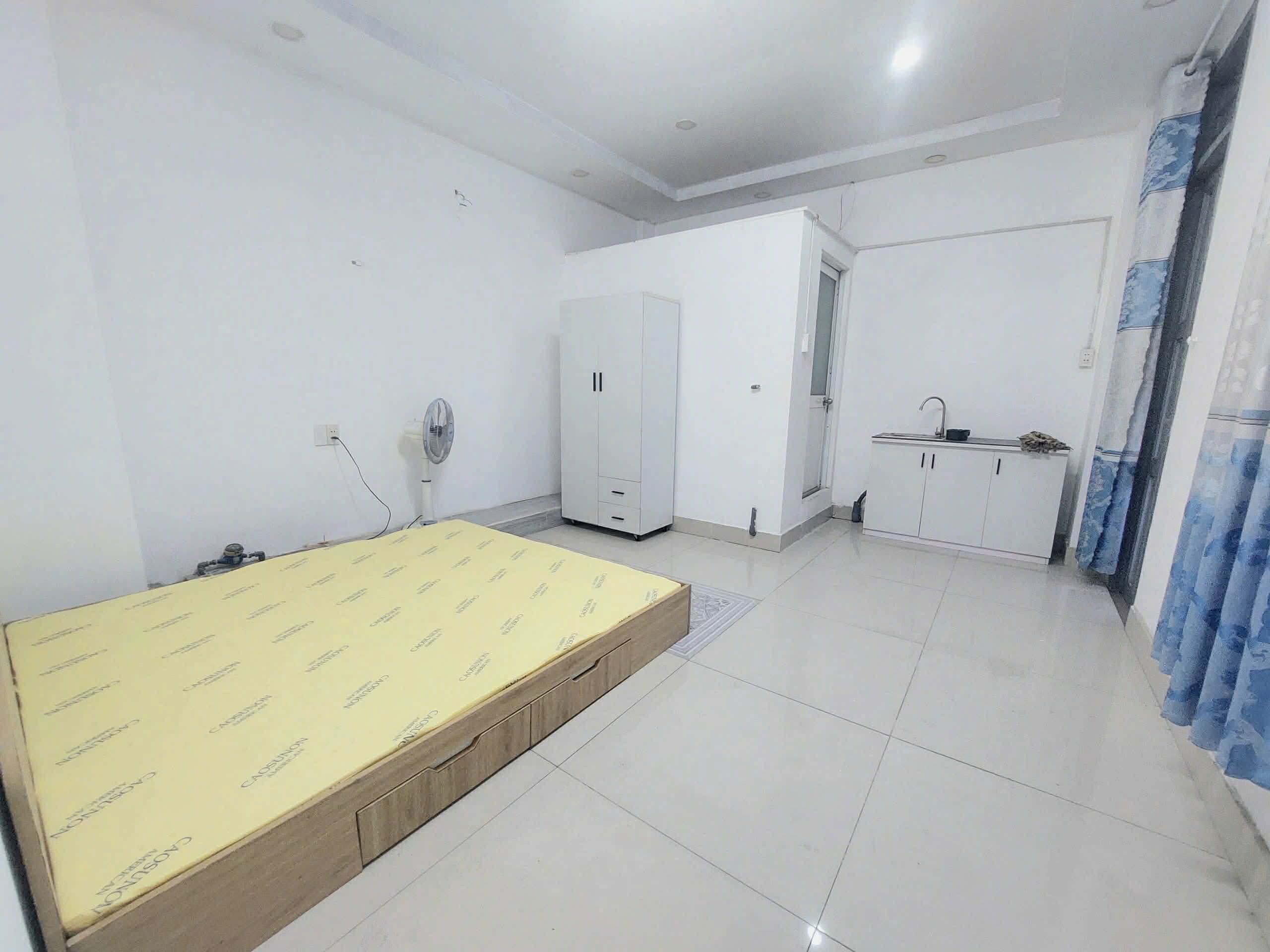  BÁN CĂN HỘ DỊCH VỤ 6 TẦNG, 14 PHÒNG  1 KI ỐT, DÒNG TIỀN 45 TRIỆU/ THÁNG, GẦN CHỢ HIỆP THÀNH-