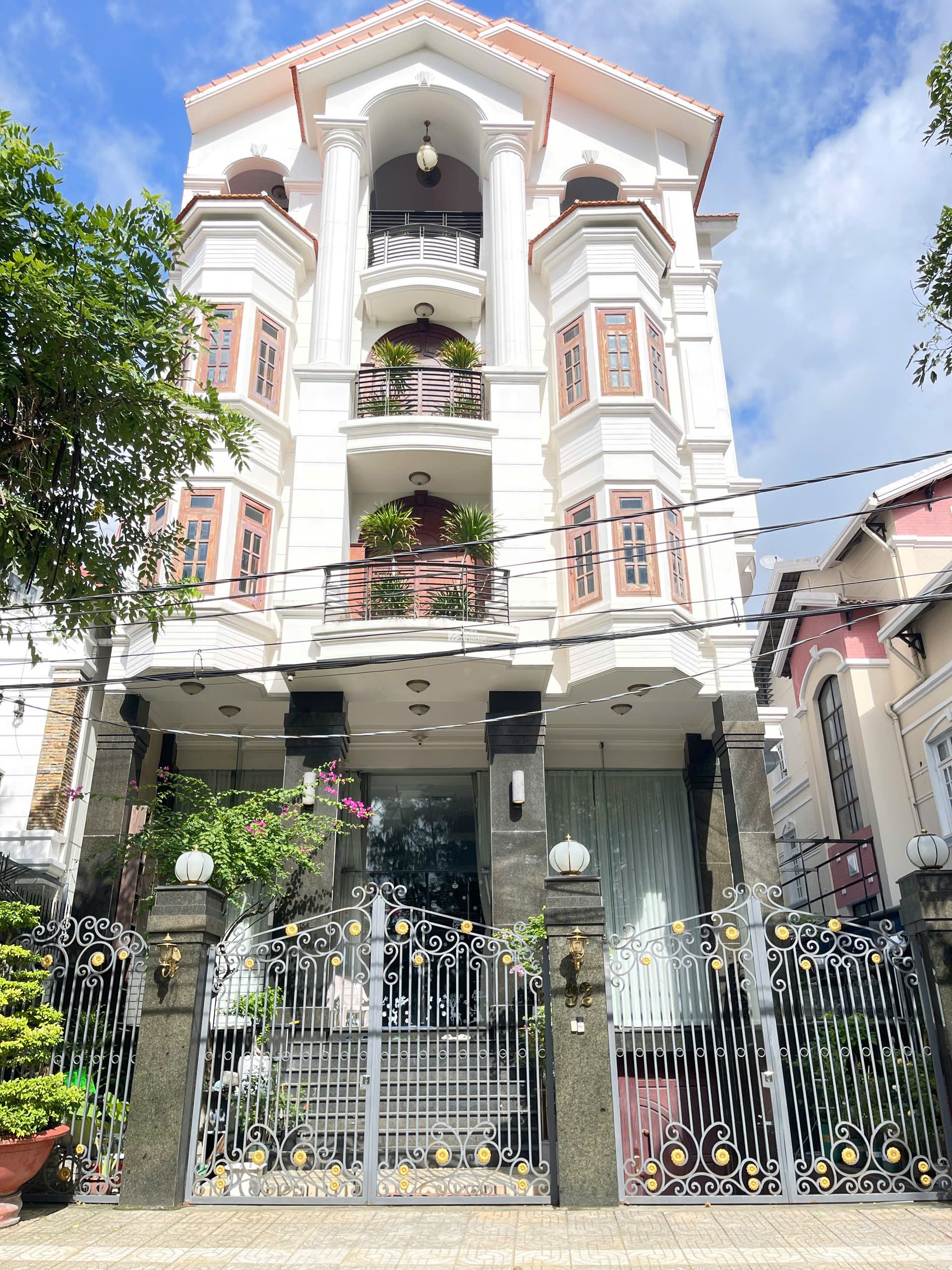 Giảm sốc 2 tỷ bán nhanh biệt thự mặt tiền Hương Giang quận 10 (DT 6,6x26m) 1 hầm 4 tầng