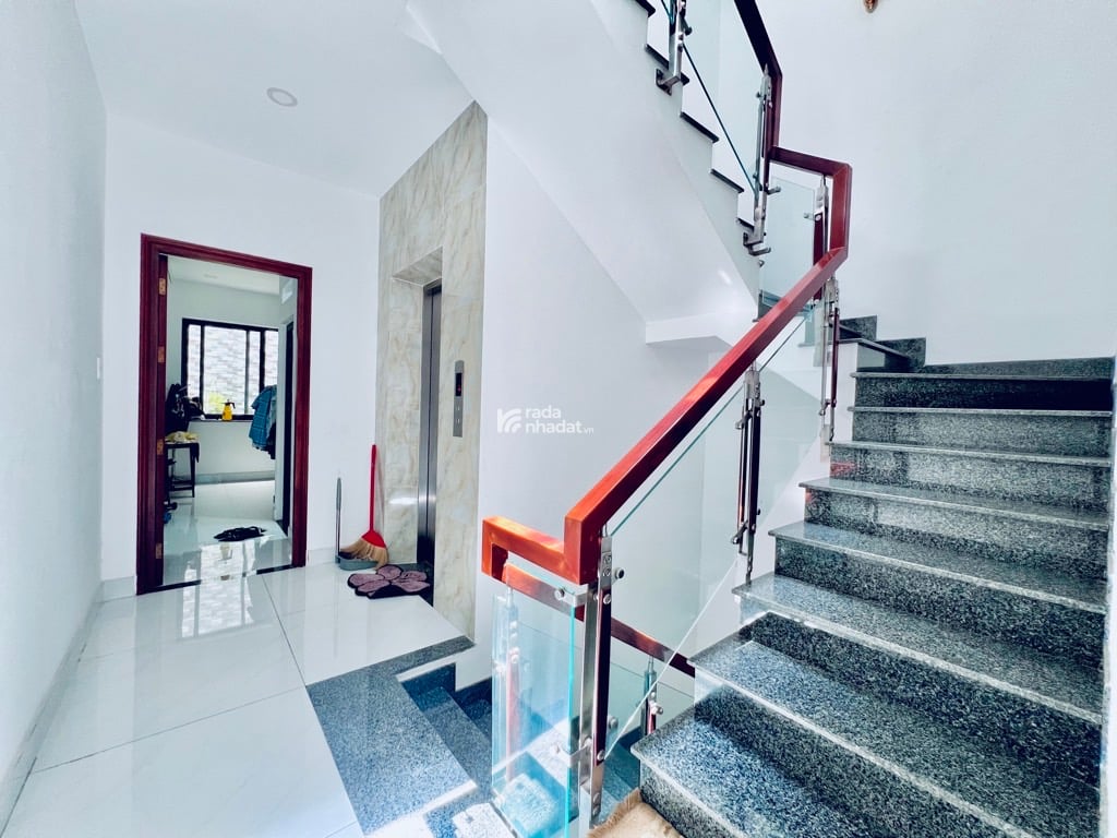 SIÊU PHẨM ĐỈNH TÂN BÌNH - NHÀ MỚI XÂY - THANG MÁY - 82m2 - 6 TẦNG - 6 PHÒNG - 1 PHÒNG KARAOKE