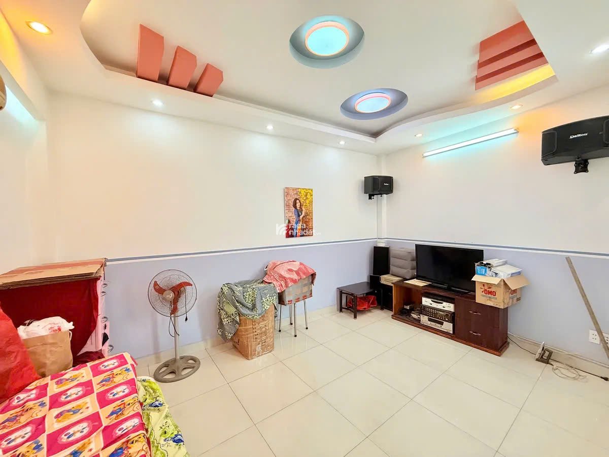 Hiếm: Mặt tiền Âu Cơ - Nhà rộng 110m2 - 5 phòng ngủ, Giá mềm chỉ 9.4 tỷ