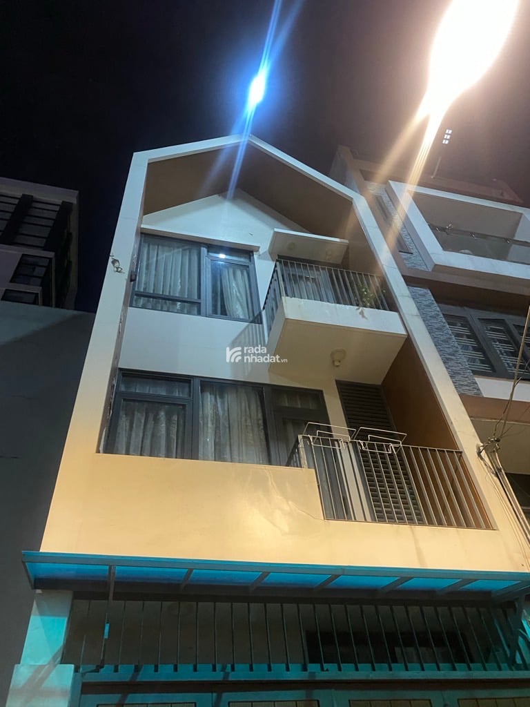Bán nhà 3 tầng đẹp - Cách Võ Văn Ngân chỉ 50m, ngay VinCom Thủ Đức - Khu vip Bình Thọ