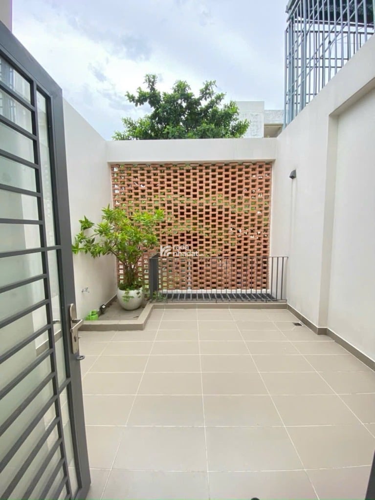 Bán nhà 3 tầng đẹp - Cách Võ Văn Ngân chỉ 50m, ngay VinCom Thủ Đức - Khu vip Bình Thọ