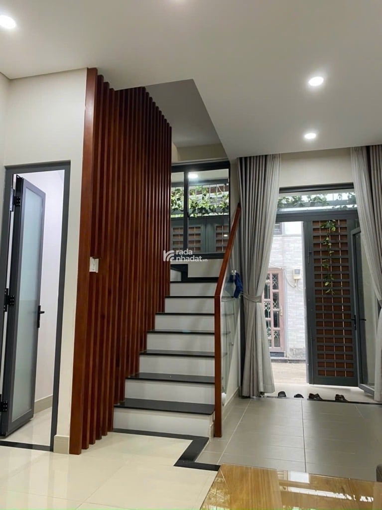 Bán nhà 3 tầng đẹp - Cách Võ Văn Ngân chỉ 50m, ngay VinCom Thủ Đức - Khu vip Bình Thọ