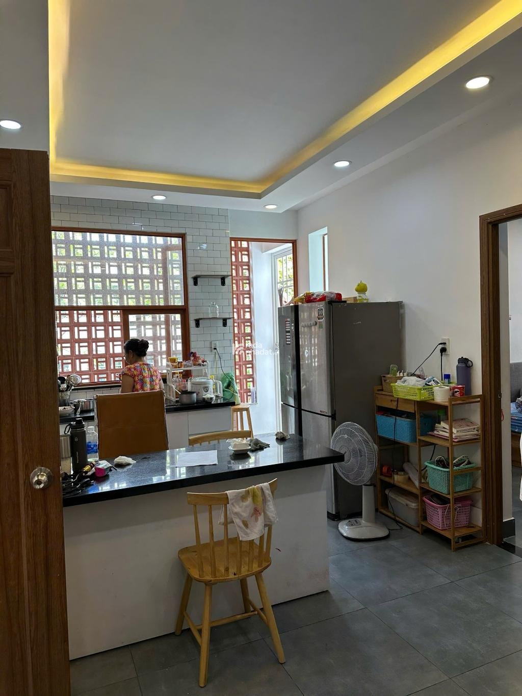BÁN NHÀ LÔ GÓC 2 MẶT TIỀN 135M2 4 TẦNG NGANG 8,2M KHU VIP BÌNH PHÚ DÒNG TIỀN 30TR/TH CHỈ 18.9 TỶ