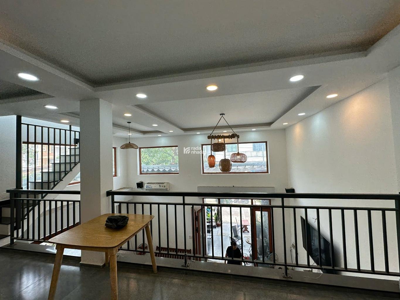BÁN NHÀ LÔ GÓC 2 MẶT TIỀN 135M2 4 TẦNG NGANG 8,2M KHU VIP BÌNH PHÚ DÒNG TIỀN 30TR/TH CHỈ 18.9 TỶ