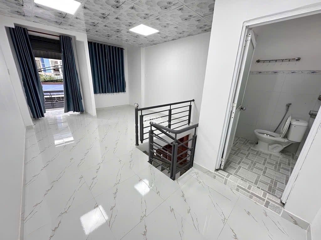 NHÀ ĐÚC BTCT - 3 TẦNG - 80M2 - HẺM 6M - GẦN CHỢ - SÁT KHU DÂN CƯ VĨNH LỘC 