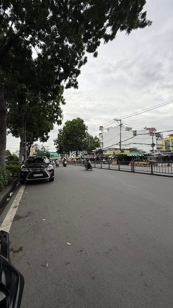 Bán nhà Tân Phú đường Bờ Bao Tân Thắng, 4x17 Cach AEON Tân Phú 300M 2 mặt tiền, tặng FULL nội thất.