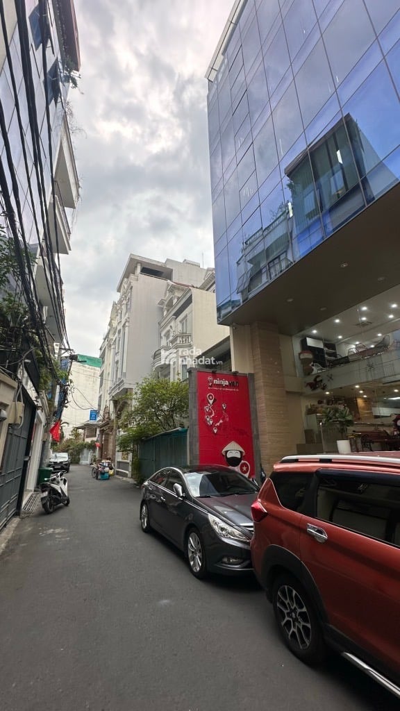 Bán tòa nhà Văn phòng 7 tầng Nguyễn Văn Trỗi, cho thuê 135tr/tháng