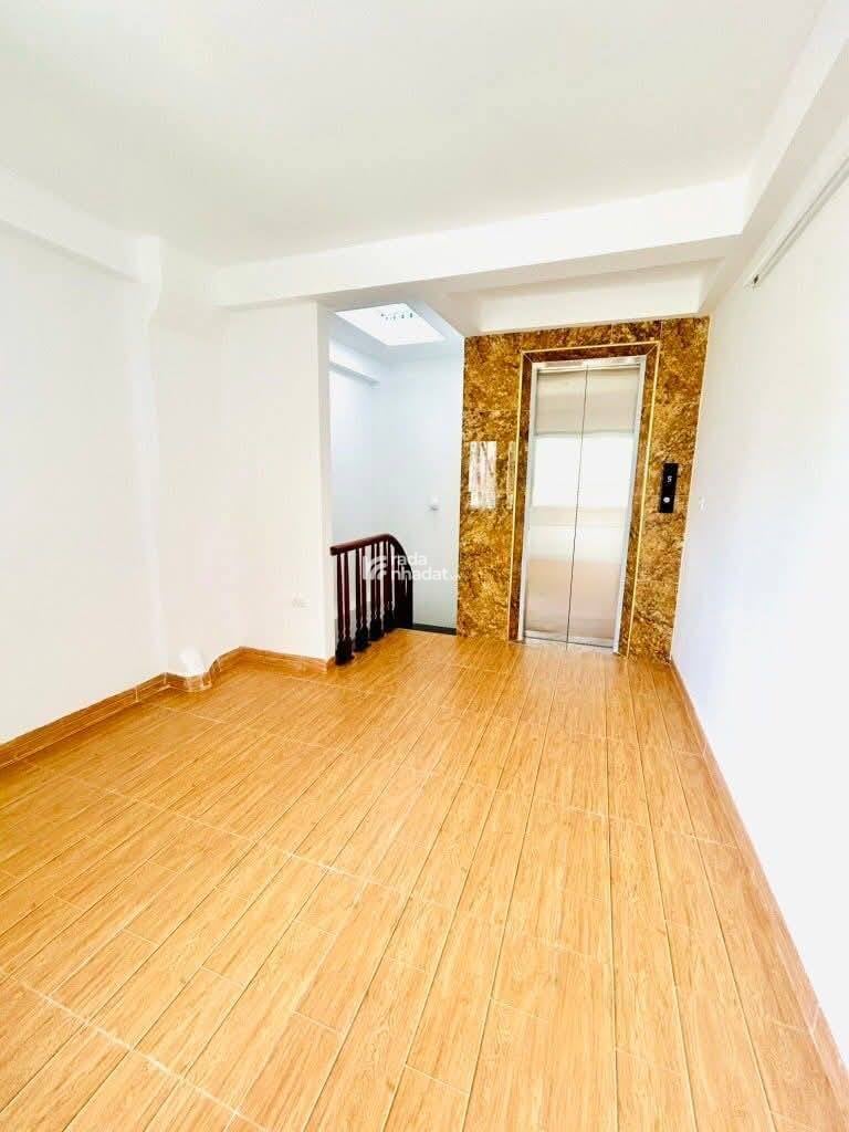 Bán nhà đường Lĩnh Nam, Full NỘI THẤT MỚI -THANG MÁY, 32m2 x 4T x 5.7 tỷ, 0964501643