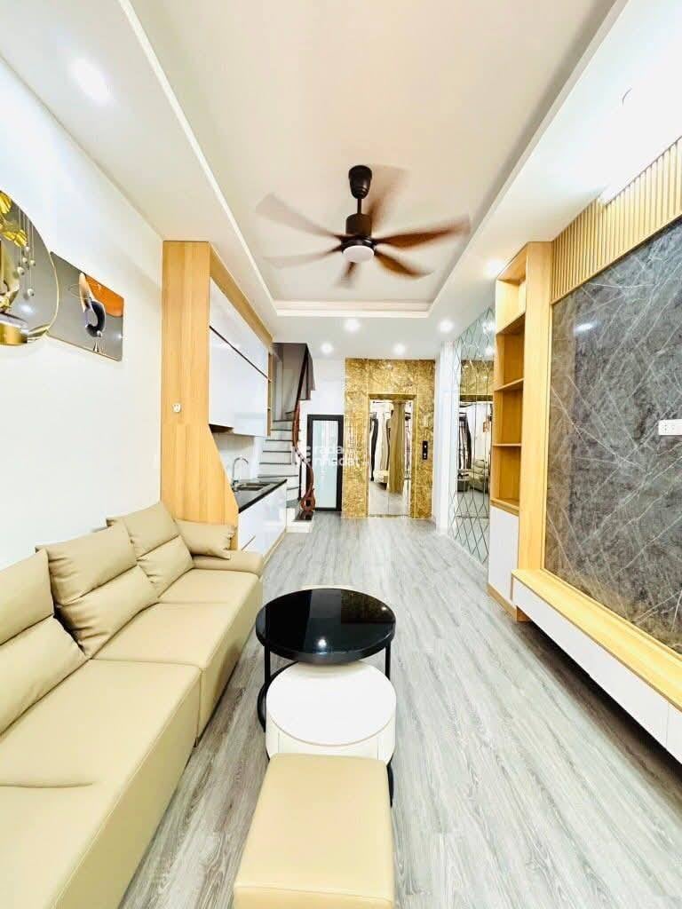 Bán nhà đường Lĩnh Nam, Full NỘI THẤT MỚI -THANG MÁY, 32m2 x 4T x 5.7 tỷ, 0964501643