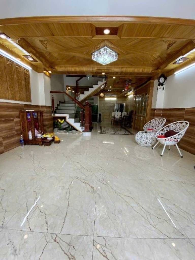 Hẻm xe hơi ngủ trong nhà. Khu an ninh tuyệt đối. Cách mặt tiền khoảng 100m. 