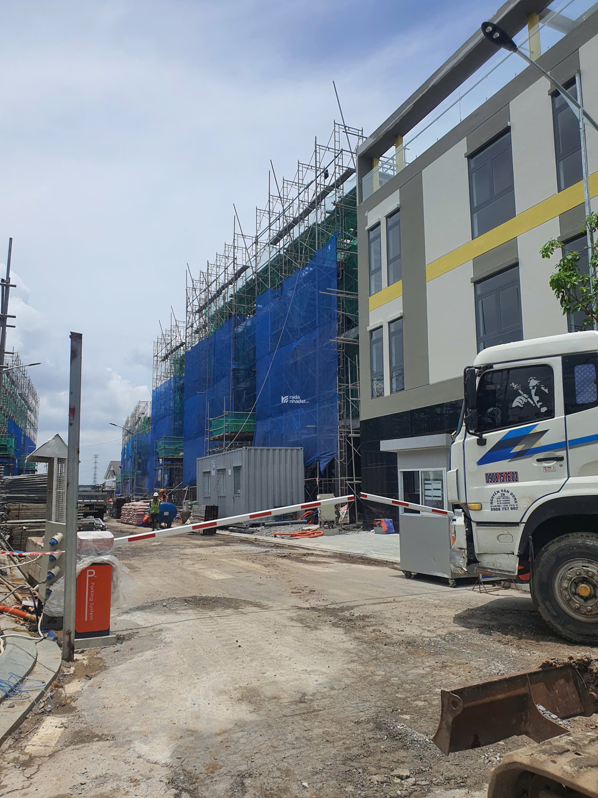 Nhà phố Bcons đường Bình Thung BD 1 trệt 2 lầu 1 tum chỉ từ 6.5 tỷ/căn. Tặng ngay 3 chỉ vàng