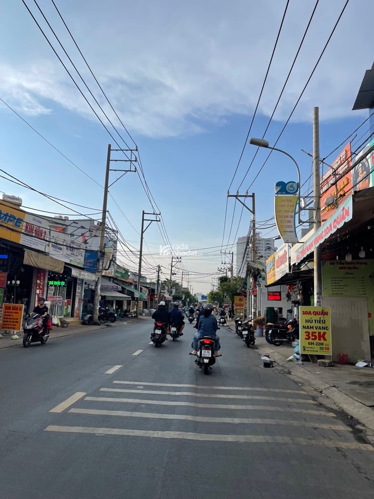 NHÀ 2 MT - GIÁ 5,4 TỶ - HXH THÔNG - NGANG KHỦNG 5.5M - SÁT KHU AEON BÌNH TÂN