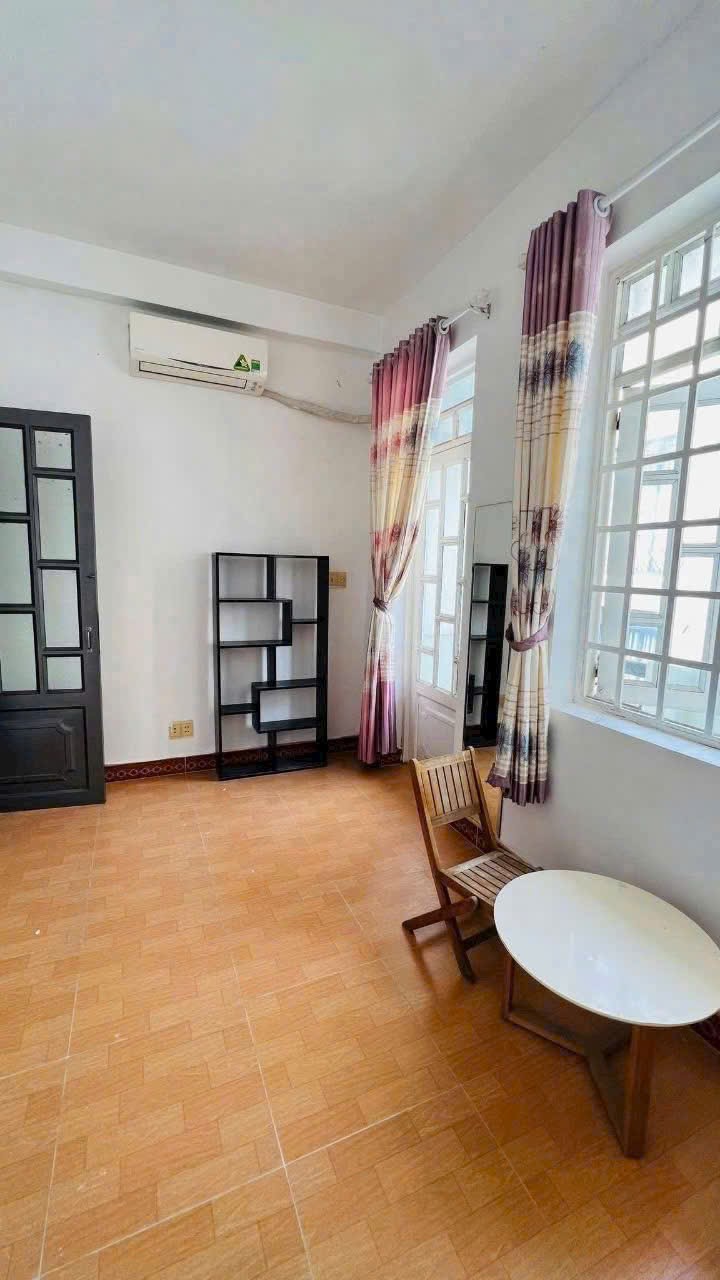 Bán gấp 5 tỷ 350 nhà 50m2 đường Nơ Trang Long Phường 12 Bình Thạnh. Xây 4 tầng, hẻm 4,5m