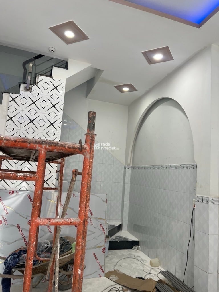 VỊ TRÍ ĐẸP - HẺM 5M - VÀI BƯỚC RA MẶT TIỀN - KỀ BÊN LÊ VĂN QUỚI - NGÃ TƯ 4 XÃ - GIÁP TÂN PHÚ - NHÀ 