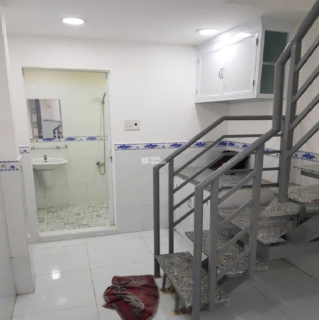 Nhà hẻm Lê Hồng Phong - QUẬN 10 - 2.3 x 8 m  vuông vức - 3.5 tỷ