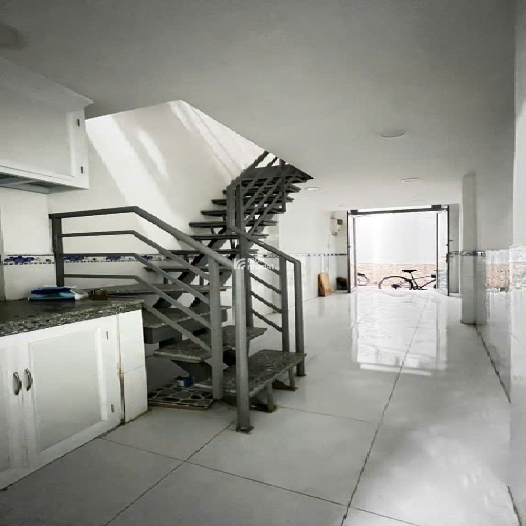 Nhà hẻm Lê Hồng Phong - QUẬN 10 - 2.3 x 8 m  vuông vức - 3.5 tỷ