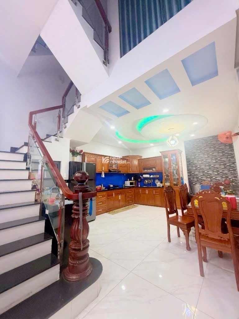 Bán Nhà Tân Kỳ Tân Quý - Ngang 5m - 100m2 - 3 Tầng - An Ninh - Giáp nhiều trung tâm - Chỉ 7.8 Tỷ 