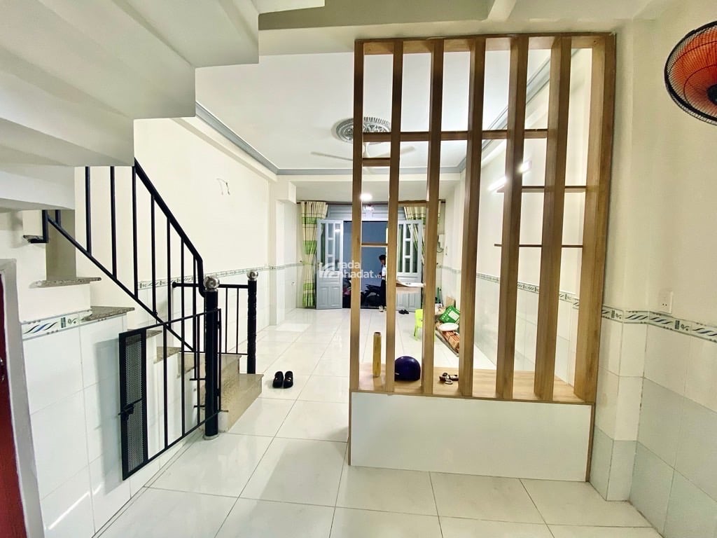  5.8 TỶ – NHÀ 3 TẦNG TÂN PHÚ – HXH 4M – KẾ BIG C TRƯỜNG CHINH – 4PN RỘNG RÃI