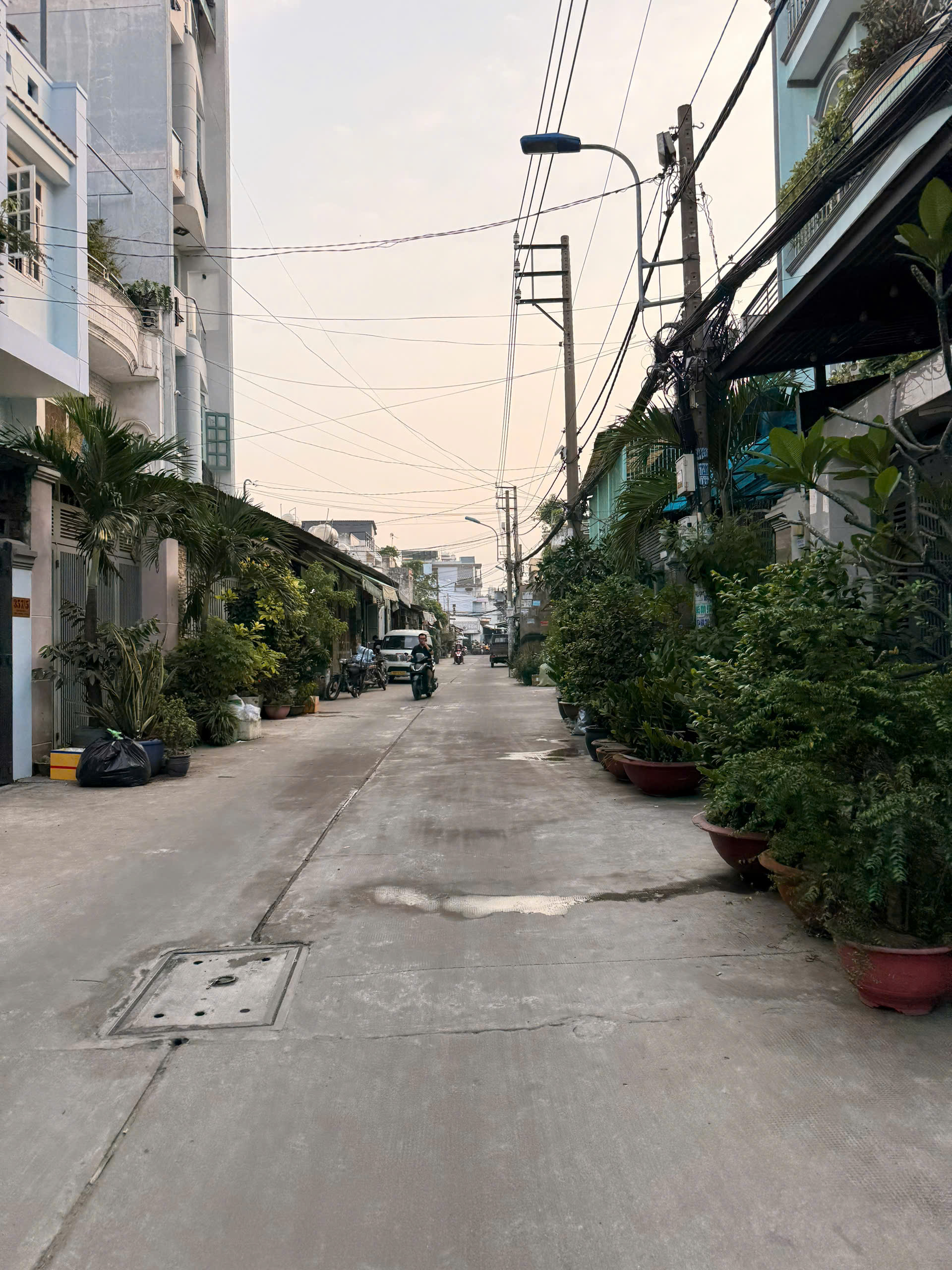 Nhà hẻm xe hơi, đường số 8 Cư xá Ra đa, Quận 6, 4.6x15m, trệt lầu 