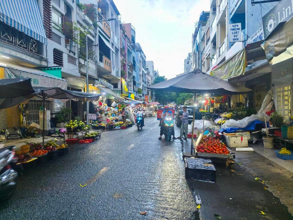 NHÀ 4 TẦNG - MẶT TIỀN ĐƯỜNG CHỢ - SỔ KHÔNG LỘ GIỚI - CHO THUÊ VỈA HÈ 5TR/THÁNG