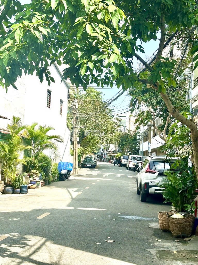 Bán nhà MT Phú Thạnh, Tân Phú. 4m x 11m. 2 Tầng. Giá dưới 6 tỷ.